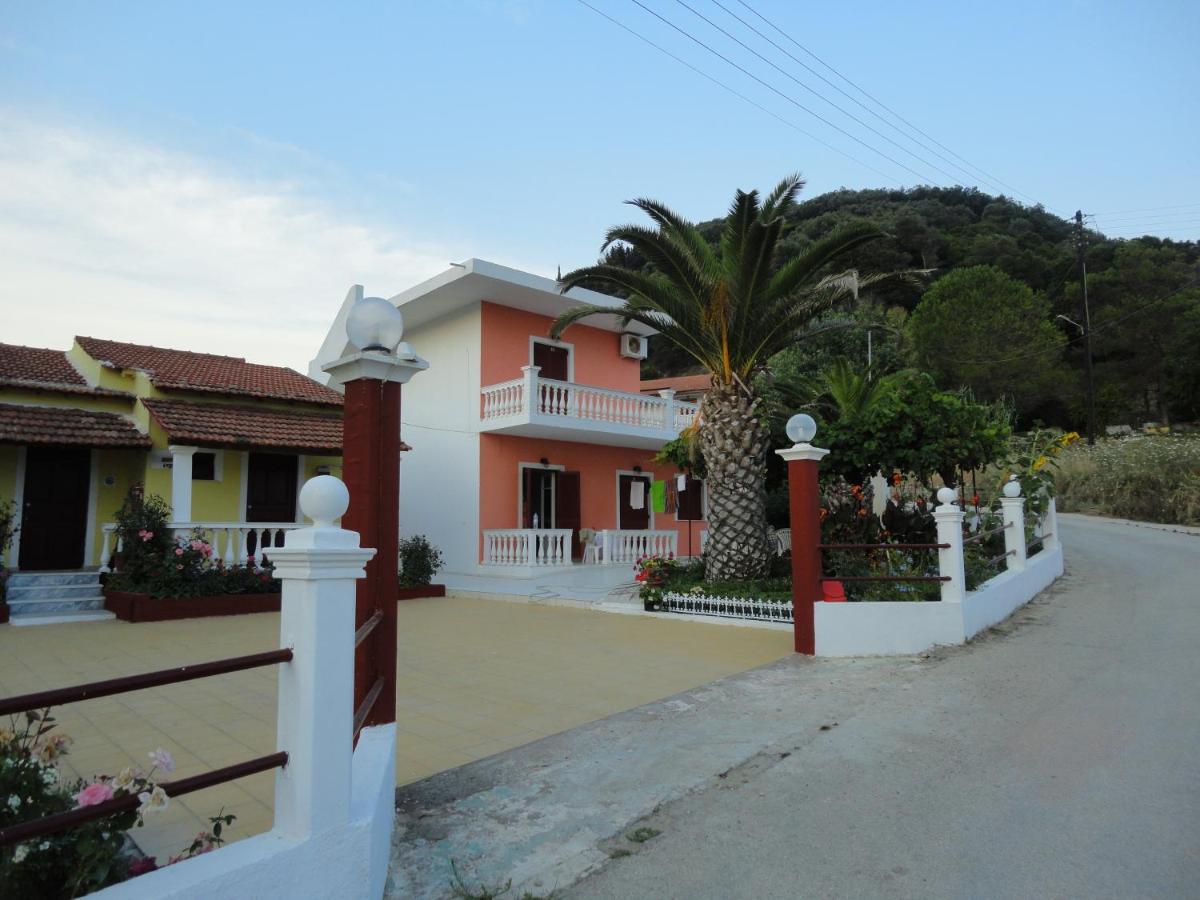 Virginia Apartments Vitaládes Екстериор снимка