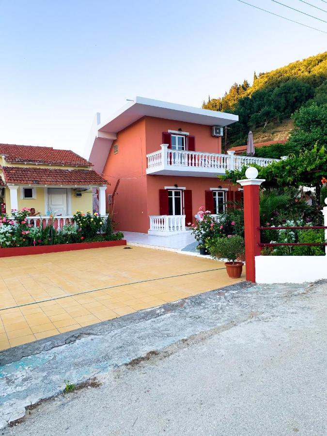 Virginia Apartments Vitaládes Екстериор снимка