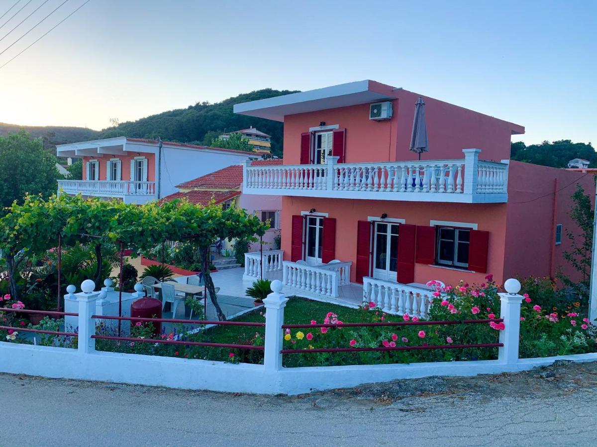 Virginia Apartments Vitaládes Екстериор снимка