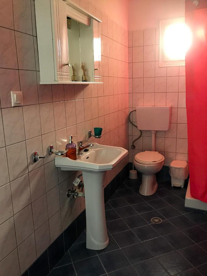Virginia Apartments Vitaládes Екстериор снимка